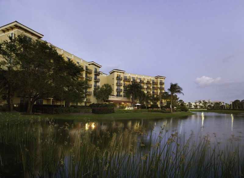 Inn At Pelican Bay Pine Ridge Exterior photo